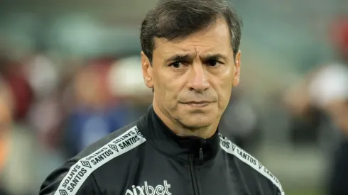 Robson Mafra/AGIF/ Após saída de Bustos, meia-atacante é esquecido no Santos.