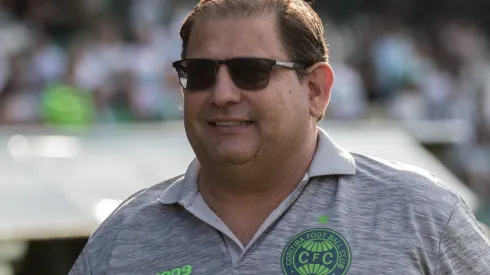Agif/Robson Mafra – Guto Ferreira anima torcida no Coritiba
