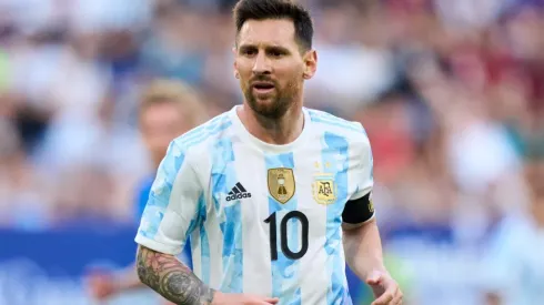 Com Messi 'modelo', Argentina divulga camisa alternativa para a Copa do Mundo e causa 'alvoroço' na web