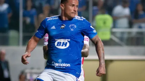 Agif/Fernando Moreno - Edu consegue superar Ronaldo com gol relâmpago