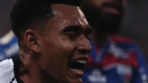 Foto: Ettore Chiereguini/AGIF - Du Queiroz está suspenso diante do Internacional.