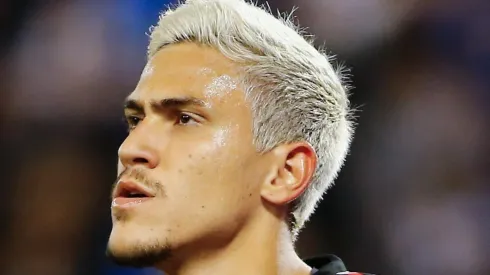 – Centroavante Pedro