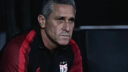 Foto: Ettore Chiereguini/AGIF - Jorginho, desafeto de Abel Ferreira, está próximo de comandar time na Série B