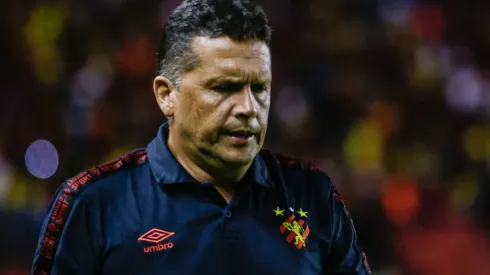 Foto: Rafael Vieira/AGIF – Claudinei responde crítica sobre escalação