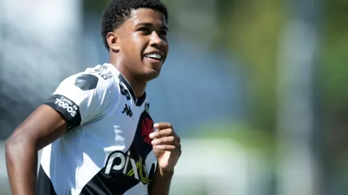 Foto: Jorge Rodrigues/AGIF - Andrey Santos: volante renovou seu contrato com o Vasco
