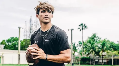 O quarterback brasileiro recebeu várias ofertas para o college