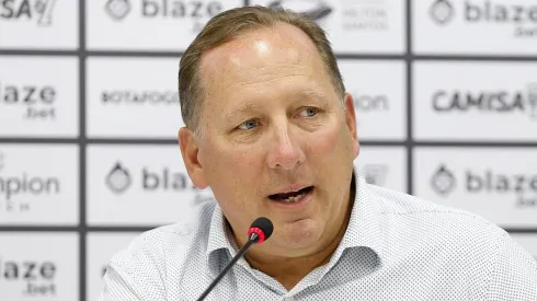 Textor fica ‘louco’ e aceita pagar caminhão de dinheiro por jogador