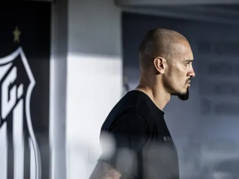 EITA! Maicon faz reunião 'surpresa' na Vila e jogadores do Santos mandam a real sobre Lisca