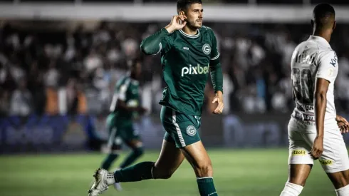 Raul Baretta/AGIF - Pedro Raul contra o Santos.