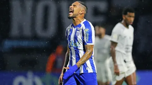 Foto: Heuler Andre/Getty Images - Avaí, de Paolo Guerrero, está em má fase no Brasileirão