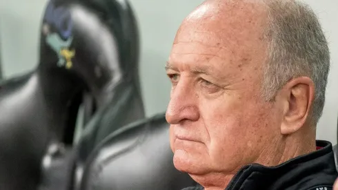 Foto: Robson Mafra/AGIF – Felipão terá que trabalhar para substituir Vitor Roque no Campeonato Brasileiro