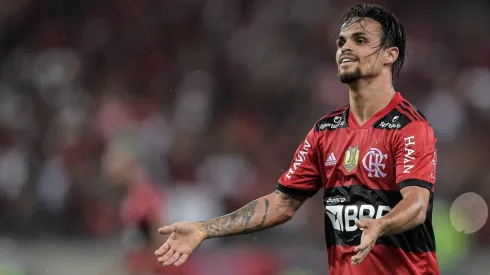 Foto: Thiago Ribeiro/AGIF - Michael, ex-Flamengo, deseja sair do mundo árabe, porém salários dificultam retorno ao Brasil