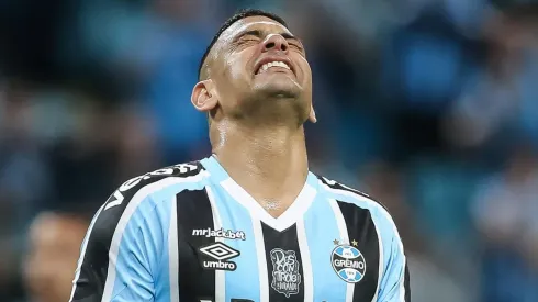 Gremistas fazem campanha nas redes sociais para atacante da Série A ser o substituto de Diego Souza