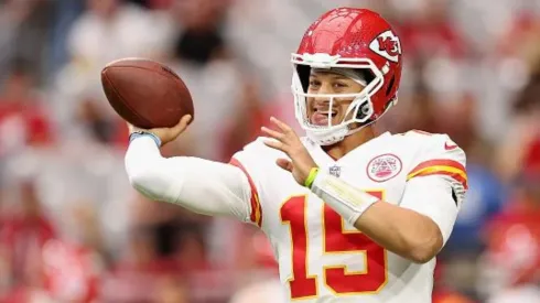 Mahomes estreou anotando 5 TD contra o Cardinals