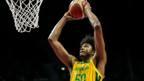 Caboclo vestindo a camisa da Seleção