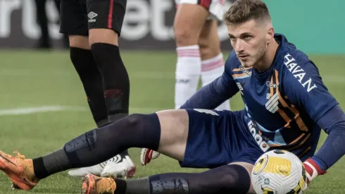 Foto: Robson Mafra/AGIF – Bento: goleiro volta após cumprir suspensão