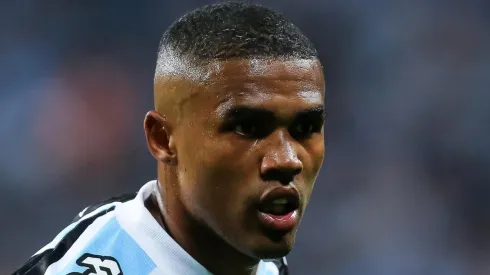 Foto: Pedro H. Tesch/AGIF – Douglas Costa revela bastidores de sua passagem no Imortal