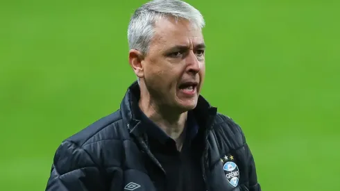 Foto: Pedro H. Tesch/AGIF - Tiago Nunes recebeu uma reposta polêmica.