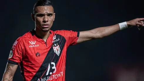 Foto: Heber Gomes/AGIF - Luiz Fernando foi herói contra o Nacional-URU na Sul-Americana.