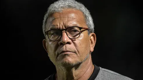 Foto: Thiago Ribeiro/AGIF - Hélio dos Anjos possui vasta experiência como técnico.