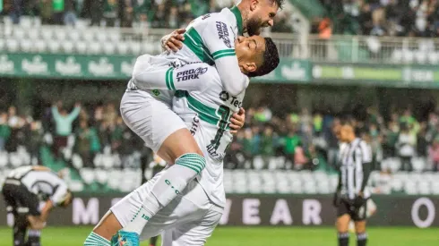 Foto: Robson Mafra/AGIF: Coritiba venceu com gol de Fabrício Daniel