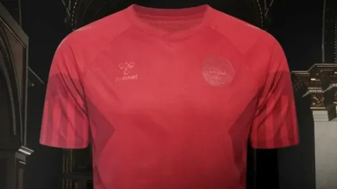 Imagem – Divulgação: Camisa da Dinamarca em protesto contra o Catar.