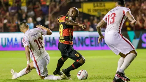 Foto: Rafael Vieira/AGIF - Sport alopra Náutico após clássico