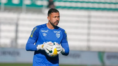 Foto: Luiz Erbes/AGIF – Vladimir retorna ao time do Avaí contra o Atlético-GO