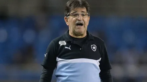 Foto: Pedro Martins/AGIF - Renê Simões dirigiu o Glorioso em 2015.