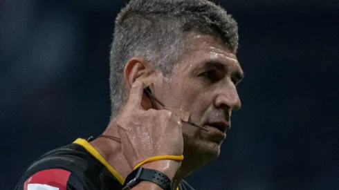 O árbitro Marcelo de Lima Henrique comandou a polêmica partida entre Palmeiras e Atlético-MG - Foto: Foto: Alessandra Torres/AGIF