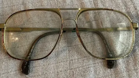 Óculos usados por Jeffrey Dahmer estão à venda