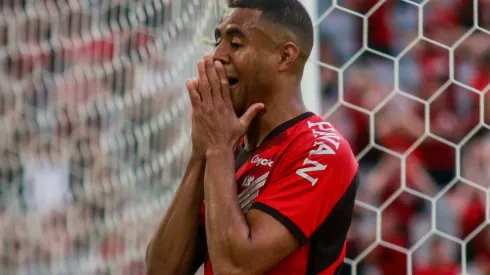 Foto: Gabriel Machado/AGIF – Erick: volante desabafou sobre momento do Athletico em 2023