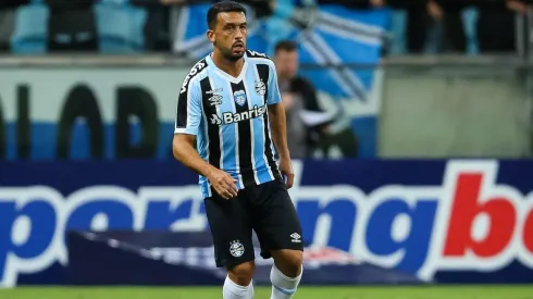 Pedro H. Tesch/AGIF/ Edilson, Geromel, Bruno Alves e + 8; Renato Gaúcho esboça Grêmio para duelo contra o CSA.