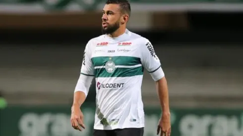 Geraldo Bubniak/AGB/ Castán e Rafael Santos e +9; Guto Ferreira esboça Coritiba para enfrentar o líder Palmeiras.