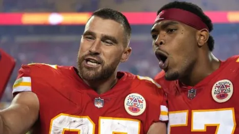 Travis Kelce (à esquerda) se destacou contra o Raiders com 4 touchdowns