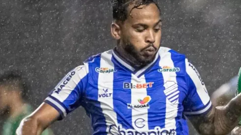 Celio Junior/AGIF - Lourenço atuando pelo CSA