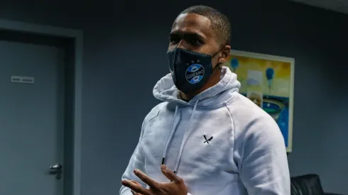 Renato Portaluppi vem a público e entrega possibilidade do Grêmio em contratar Douglas Costa