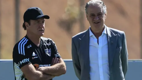 Foto: Pedro Souza / Atlético / Divulgação - Cuca e presidente Sérgio Coelho: Atlético pode negociar lateral em breve