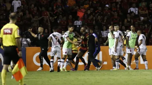 Foto: Paulo Paiva/AGIF – Partida entre Sport e Vasco termina em tumulto