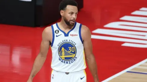 Curry durante jogo contra o Wizards no Japão na pré-temporada