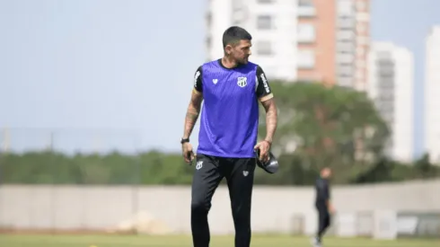 Foto: Felipe Santos/CearaSC.com/ Lucho González liga sinal de alerta com pendurados para a reta final do Brasileirão.