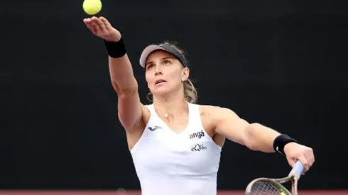 Bia durante a sua estreia em simples contra Siniakova