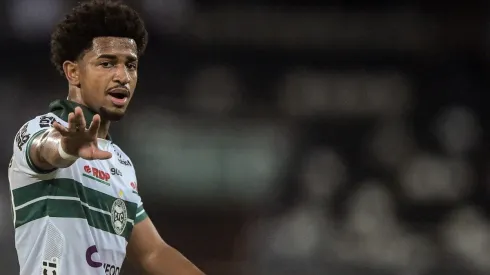 Thiago Ribeiro/AGIF/ Warley e +2; Guto Ferreira esboça Coritiba para duelo contra o São Paulo.