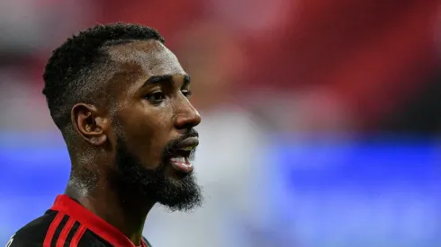 Foto: Thiago Ribeiro/AGIF – Gerson, ex-Flamengo, foi descartado pelo Palmeiras para a próxima janela