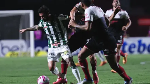 Foto: Ettore Chiereguini/AGIF - Coritiba foi criticado pela torcida após derrota
