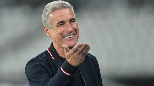 Foto: Thiago Ribeiro/AGIF - Luís Castro assumiu na segunda rodada do Brasileirão.