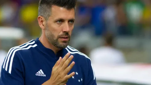 Foto: Fernando Moreno/AGIF – Paulo Pezzolano já sabe o que deseja fazer nas últimas rodadas da Série B