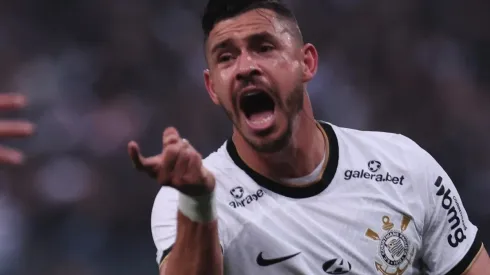 Foto: Ettore Chiereguini/AGIF - Giuliano teve atuação apagada diante do Santos.