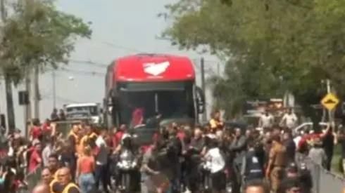 Foto: reprodução Vídeo/ Athletico-PR embarca com apoio da torcida para a final da Copa Libertadores