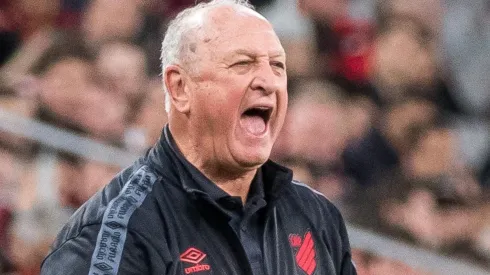 Foto: Robson Mafra/AGIF – Felipão demonstrou irritação após o apito final.